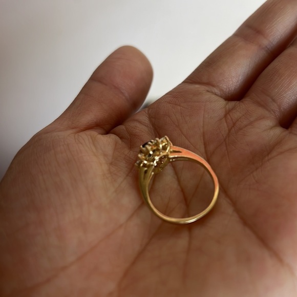 Classy 14k gold sapphire ring - Picture 5 of 9